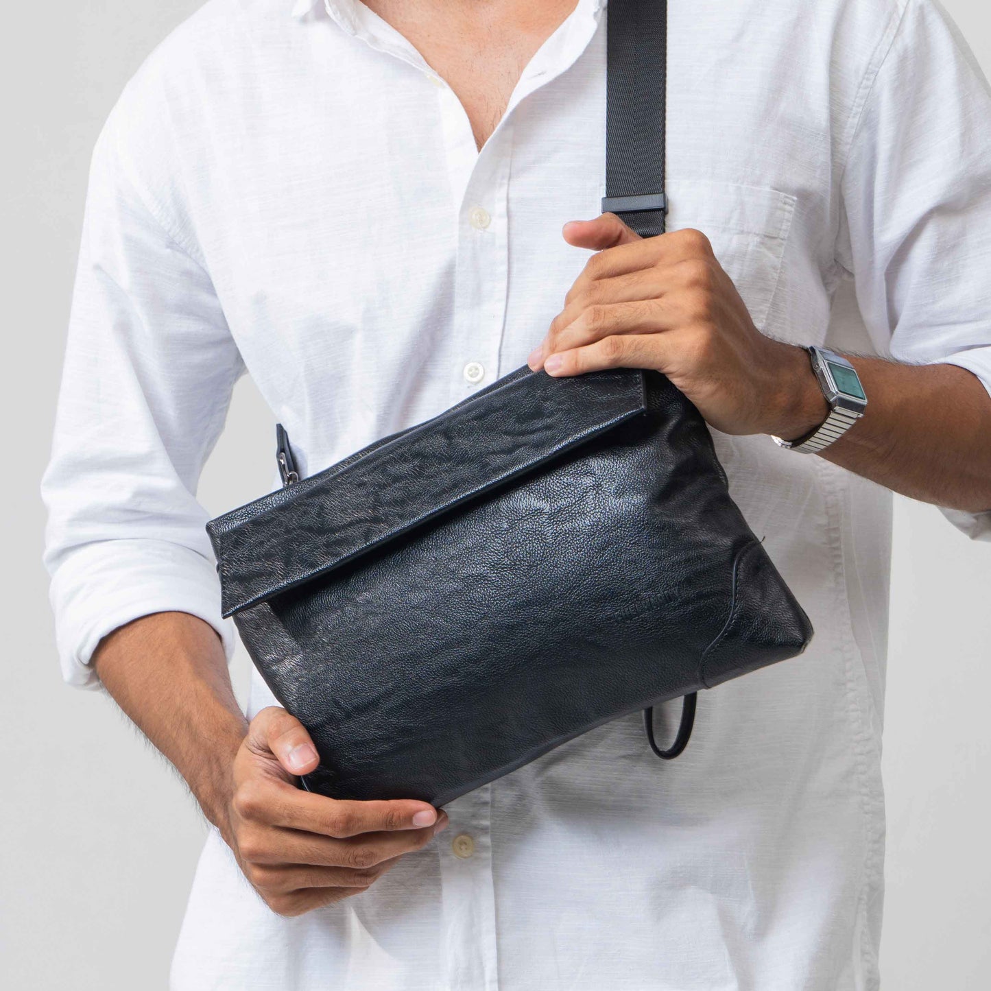 Tas Genggam Pouch Kulit - BYNCK 30659 BL