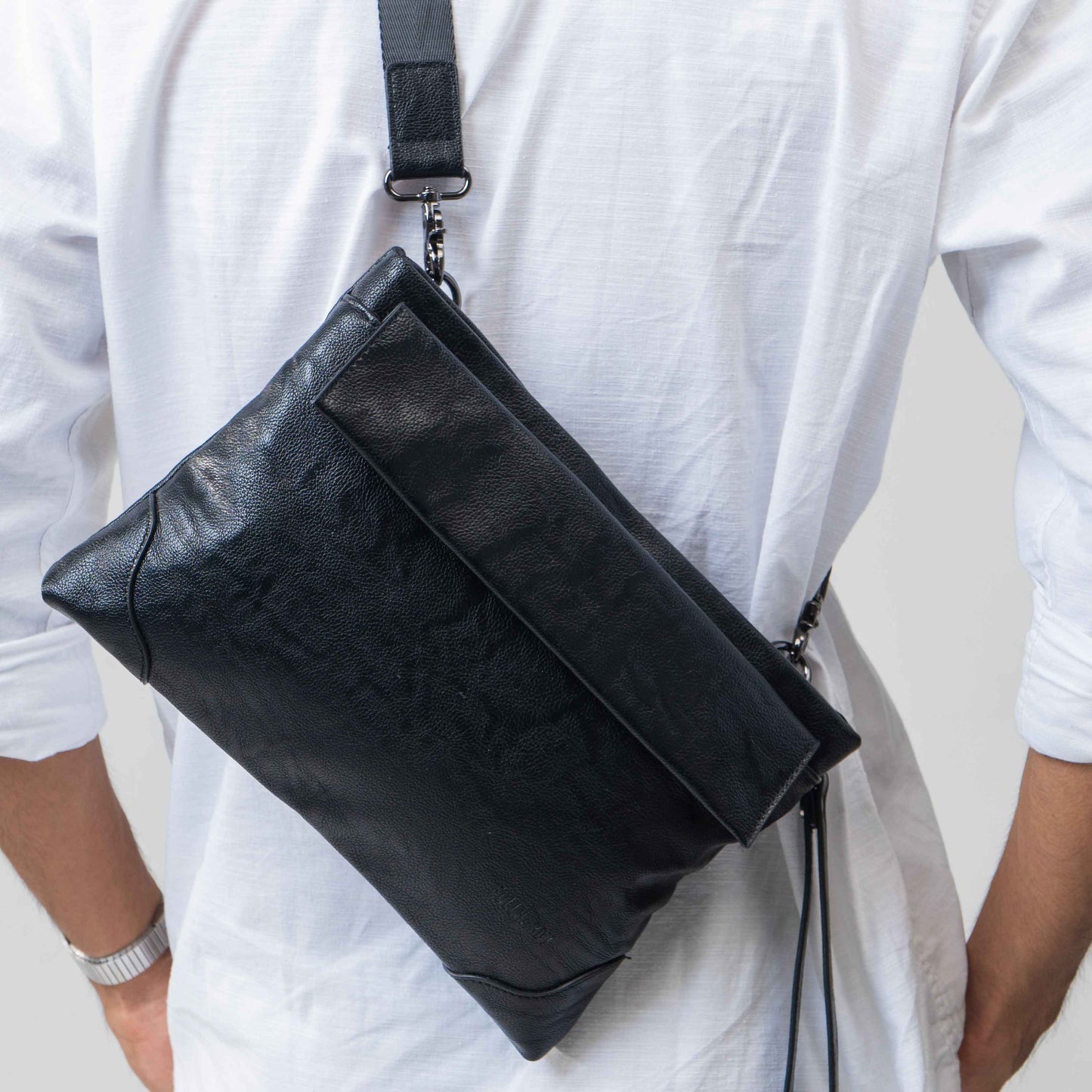 Tas Genggam Pouch Kulit - BYNCK 30659 BL