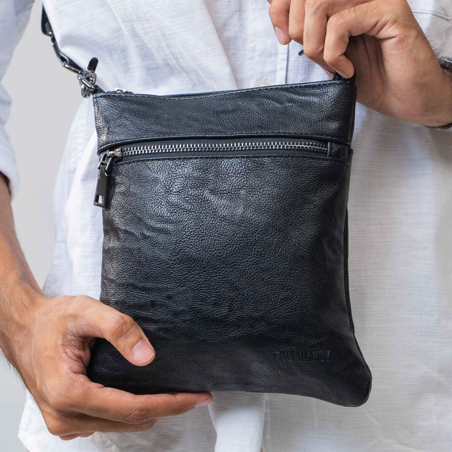 Tas Selempang Kulit - BYNSP 30667 BL