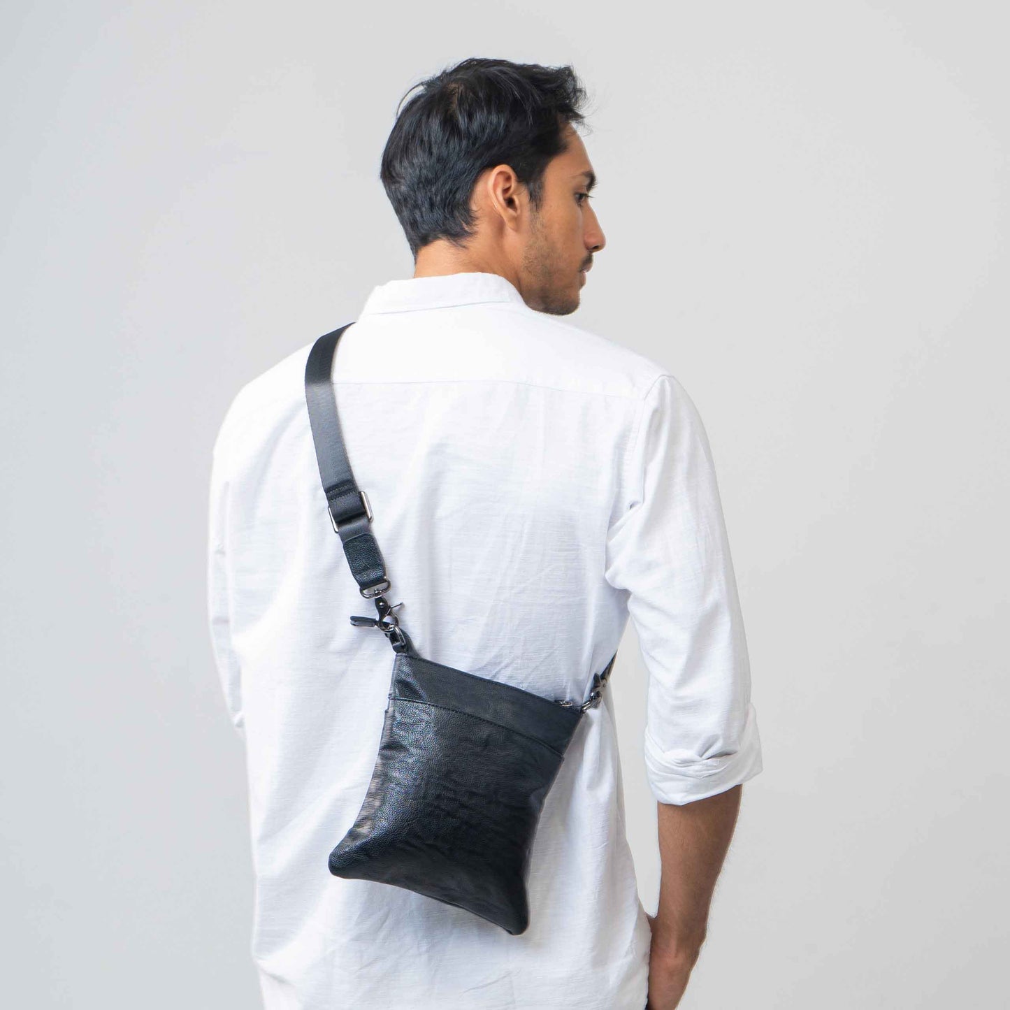 Tas Selempang Kulit - BYNSP 30667 BL