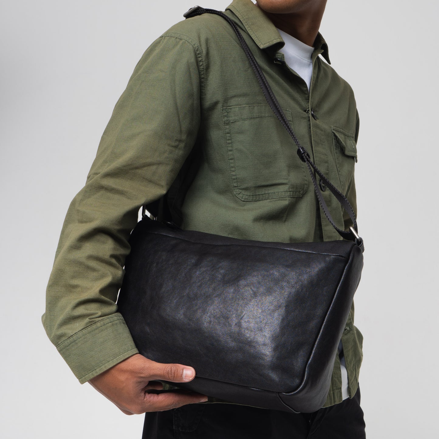 Tas Selempang Kulit - BLSP 8940 BL