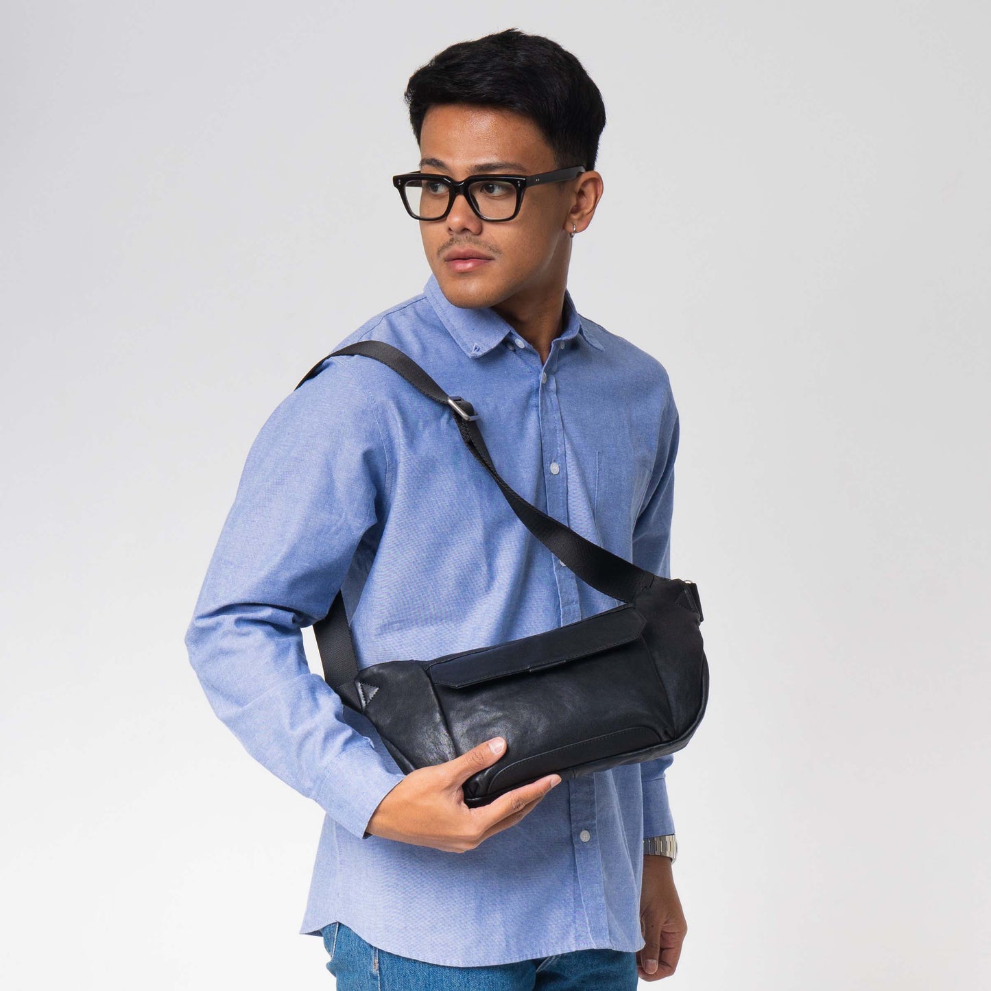 Tas Selempang Kulit - BLWB 8202 BL