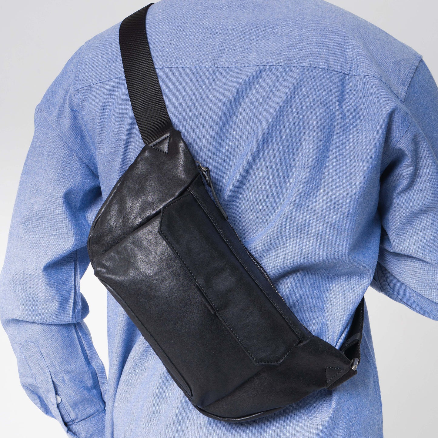 Tas Selempang Kulit - BLWB 8202 BL