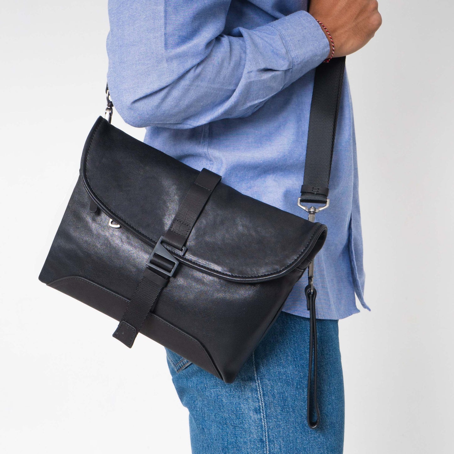 Tas Genggam Pouch Kulit - BLCK 8188 BL