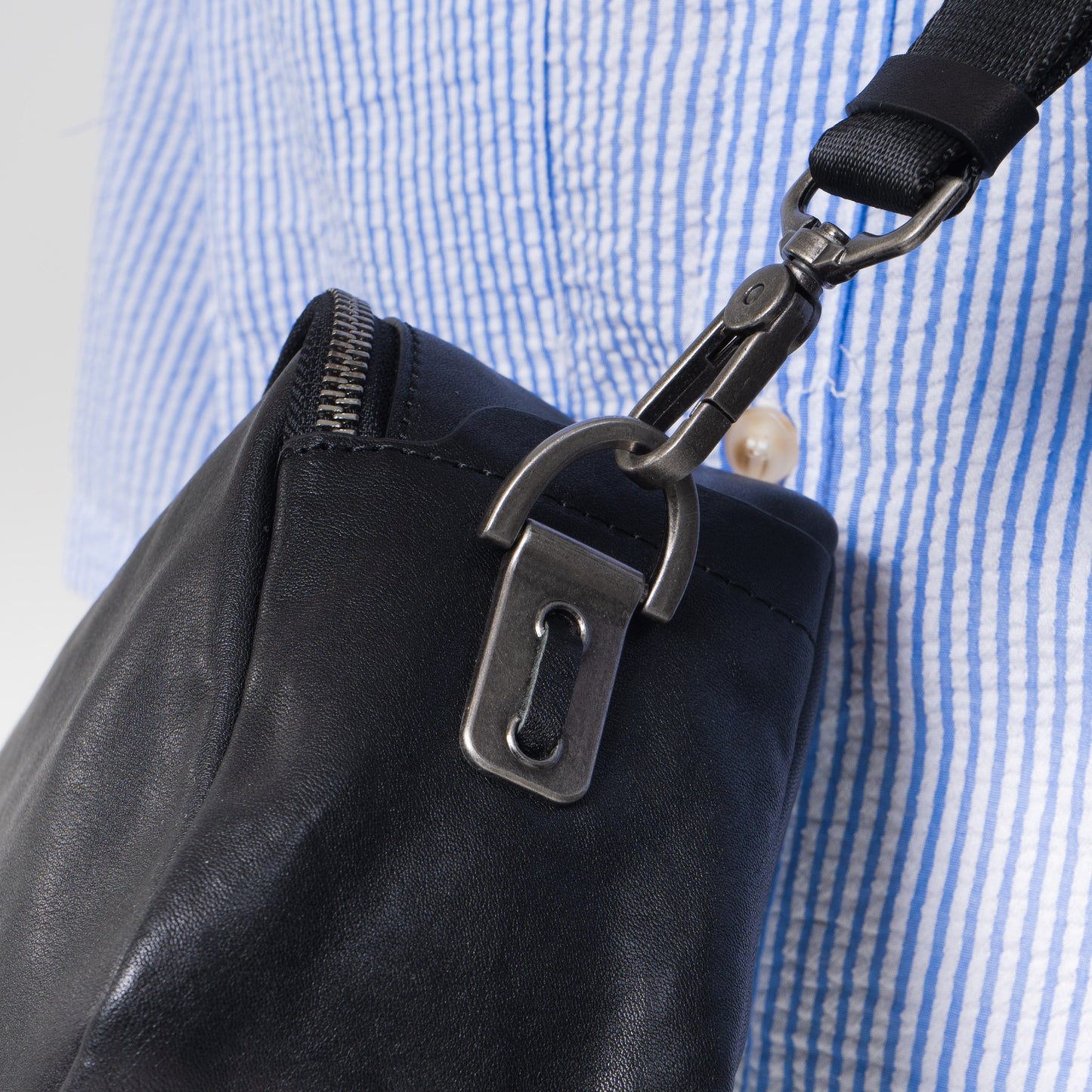 Tas Selempang Kulit - BLSP 8211 BL