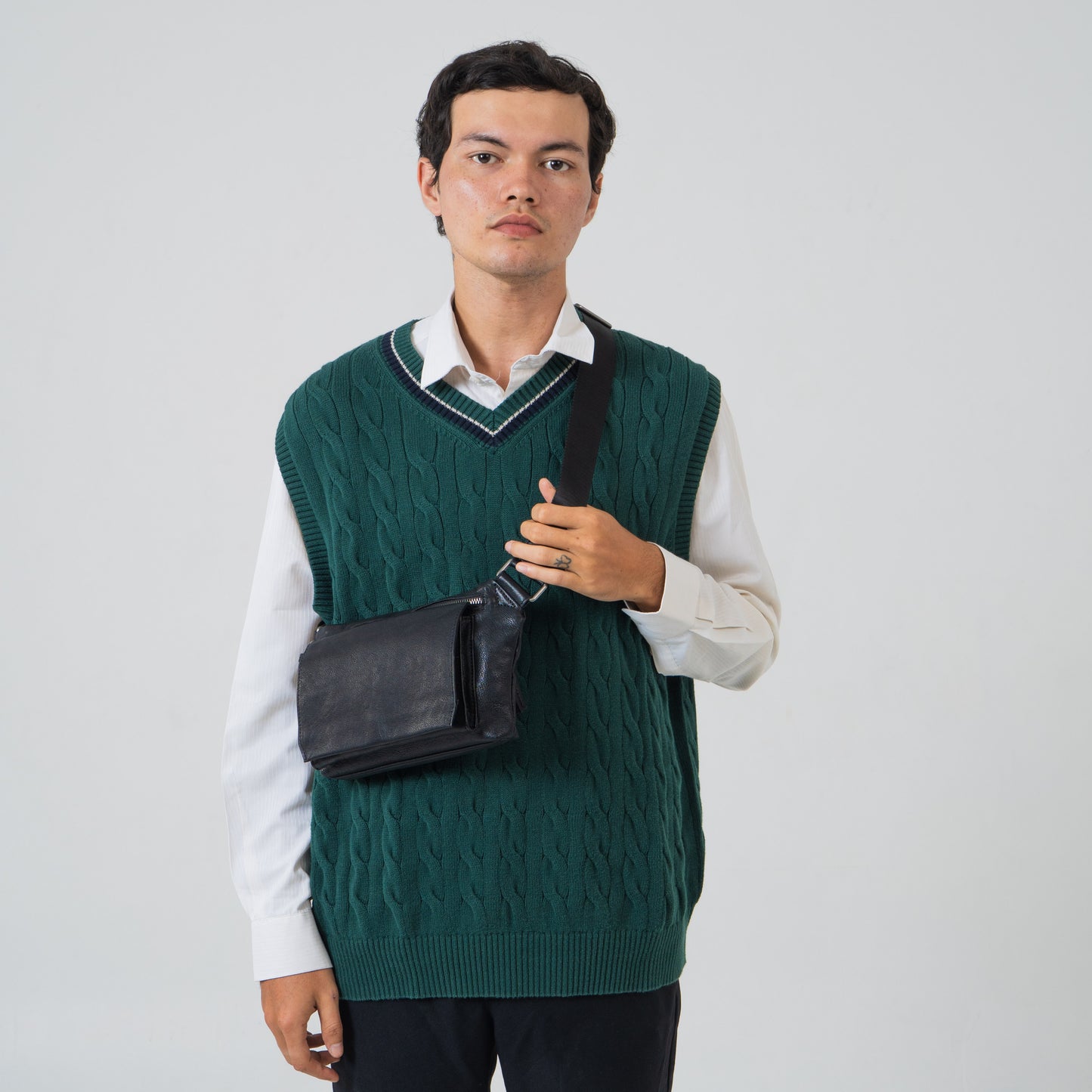 Tas Selempang Kulit - BLWB 8972 BL