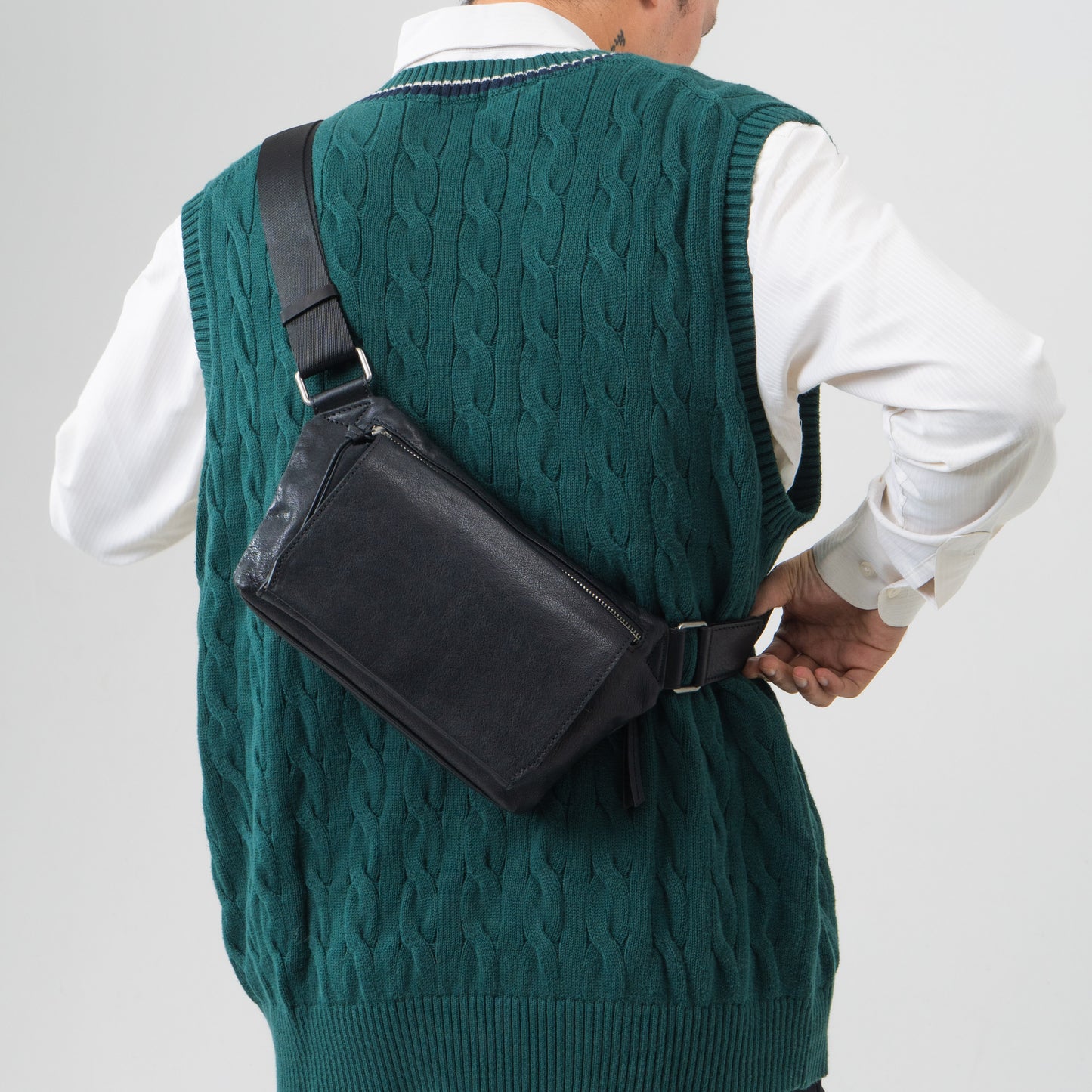 Tas Selempang Kulit - BLWB 8972 BL