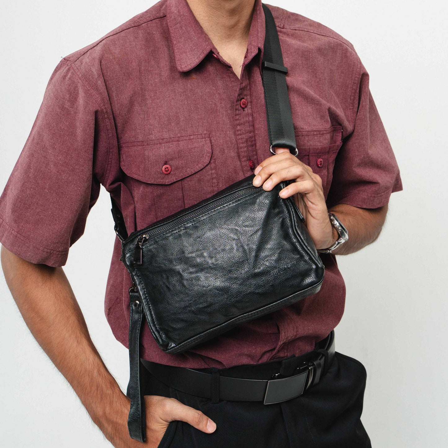 Tas Selempang Kulit - BYNSP 30679 BL