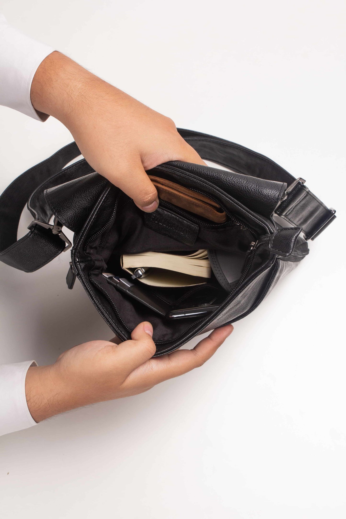 Tas Selempang Kulit - BYNSP 775