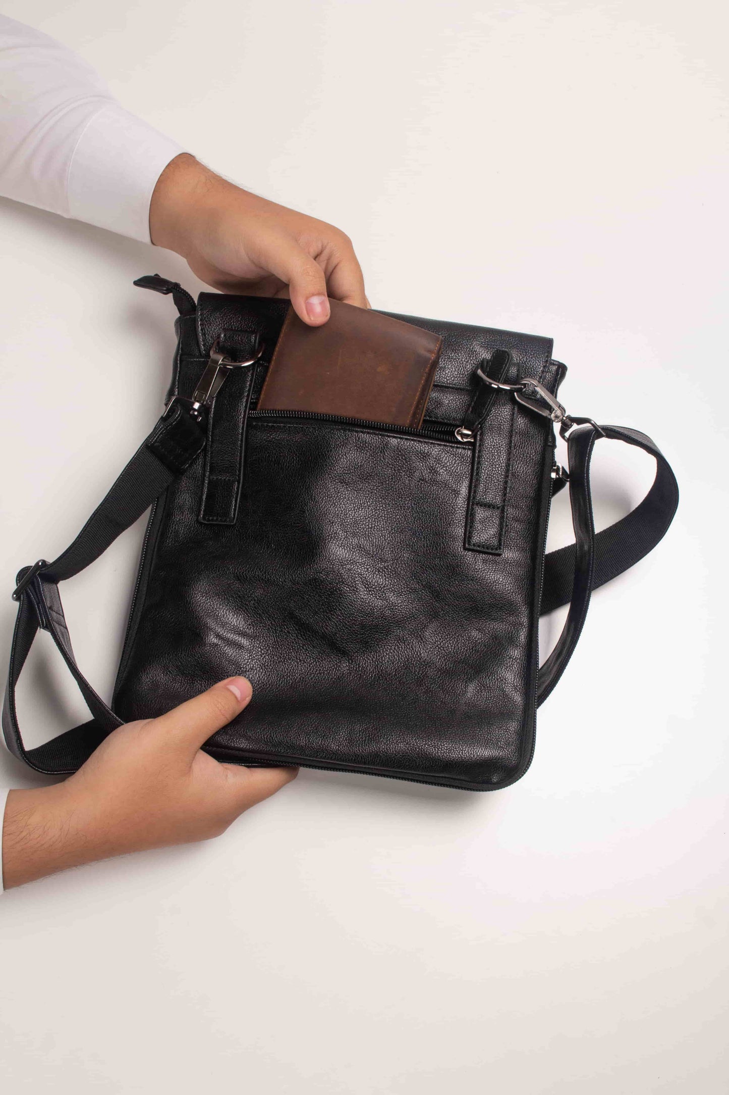 Tas Selempang Kulit - BYNSP 775