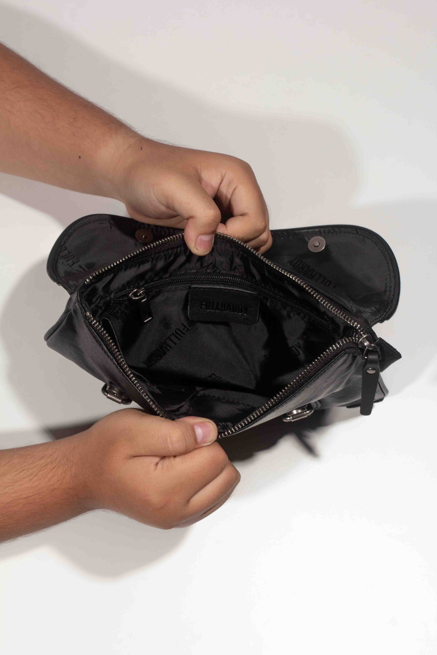 Tas Selempang Kulit - BLSP 8166 BL