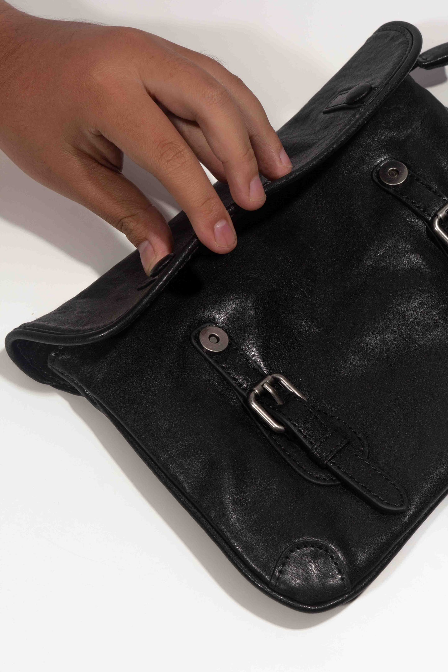 Tas Selempang Kulit - BLSP 8166 BL