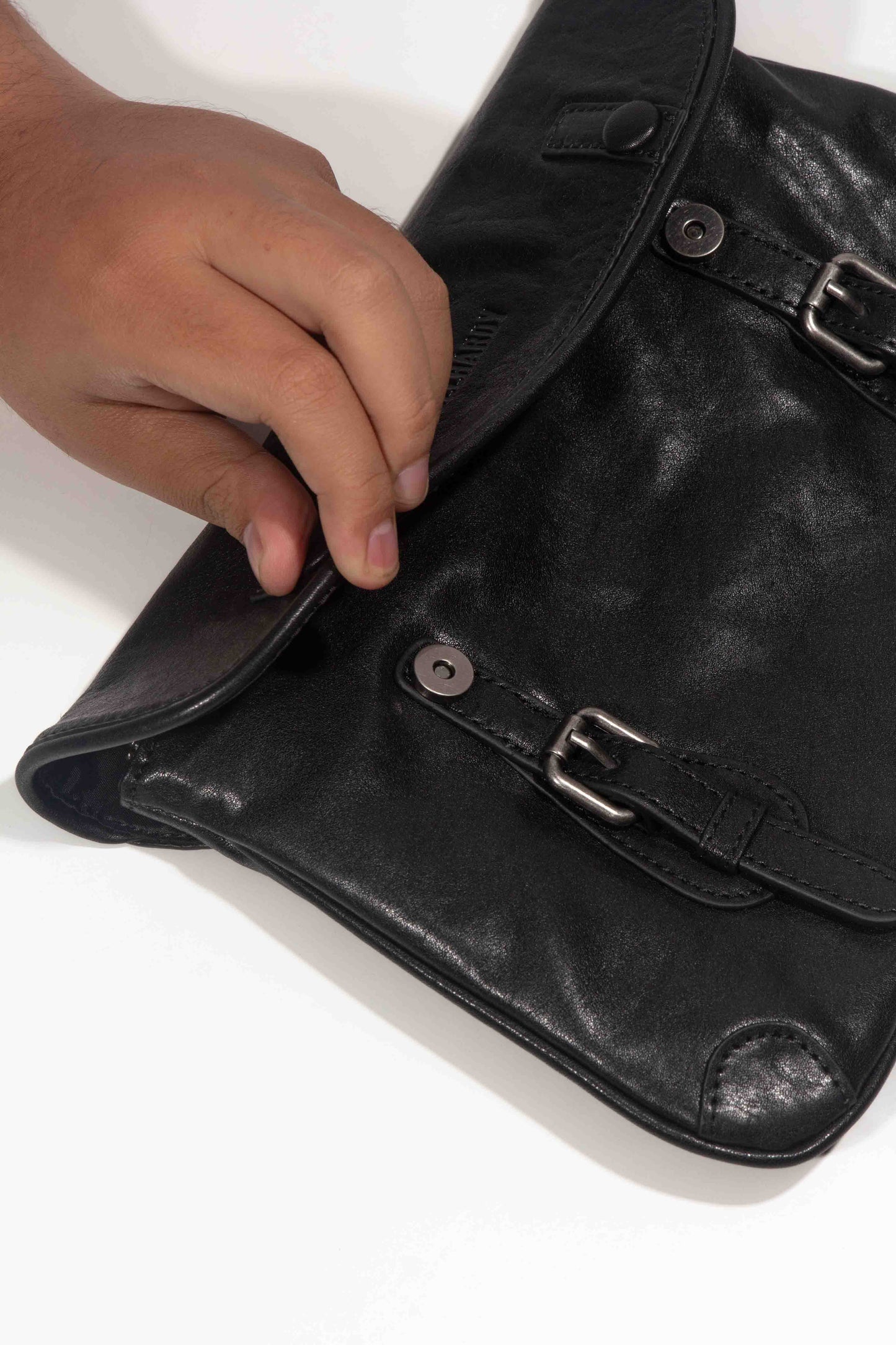 Tas Selempang Kulit - BLSP 8166 BL