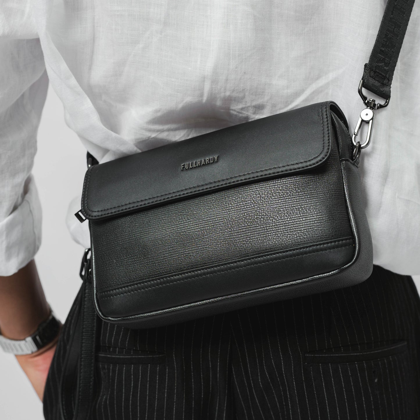 Tas Genggam Pouch Kulit - BYNNCK 2396-2 BL