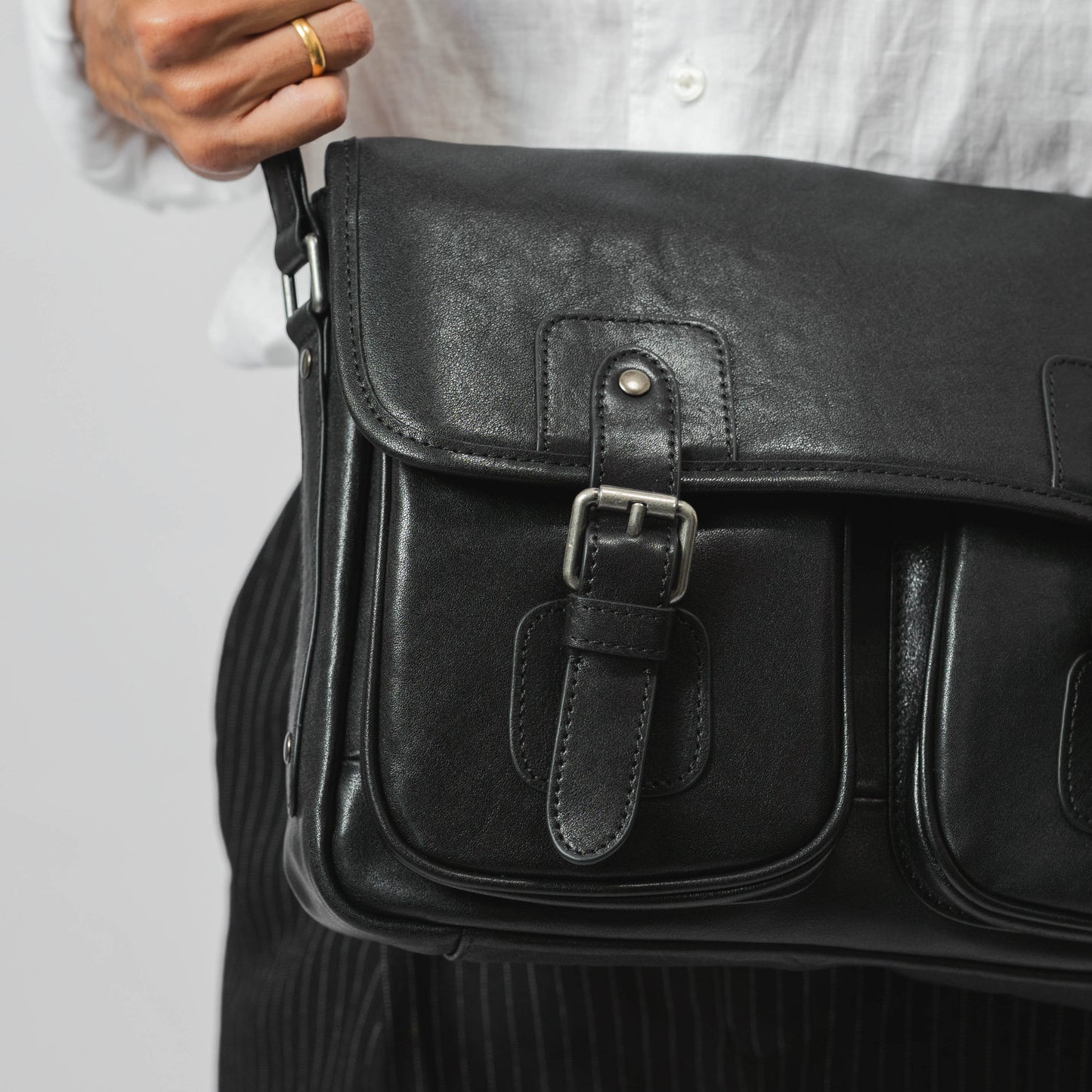 Tas Selempang Kulit - BLSPB 8201 BL
