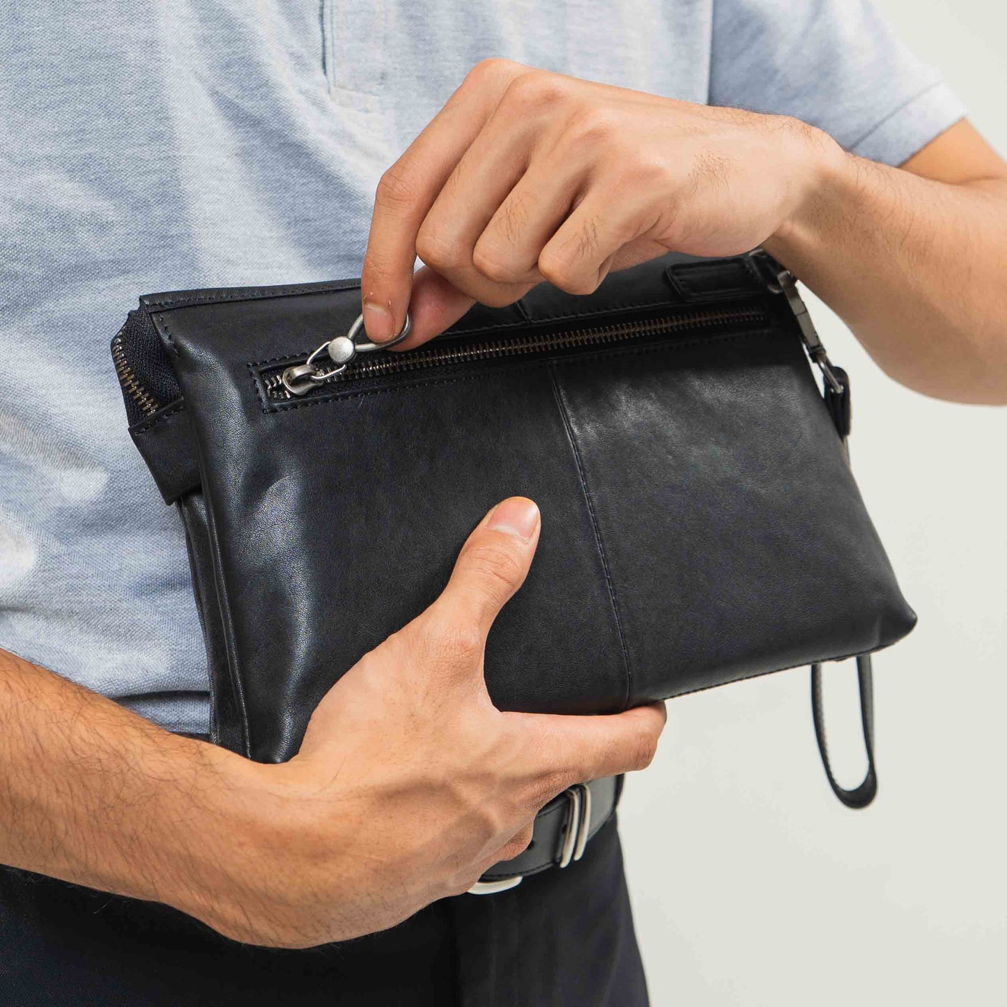 Tas Genggam Pouch Kulit - BLCK 8870