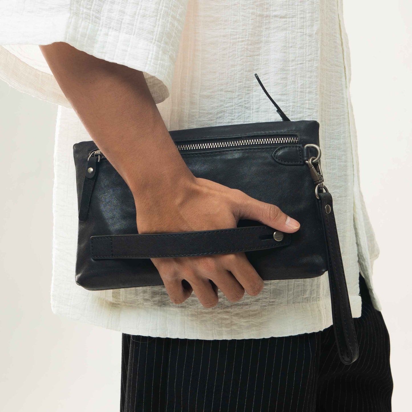 Tas Genggam Pouch Kulit - BLCK 8194