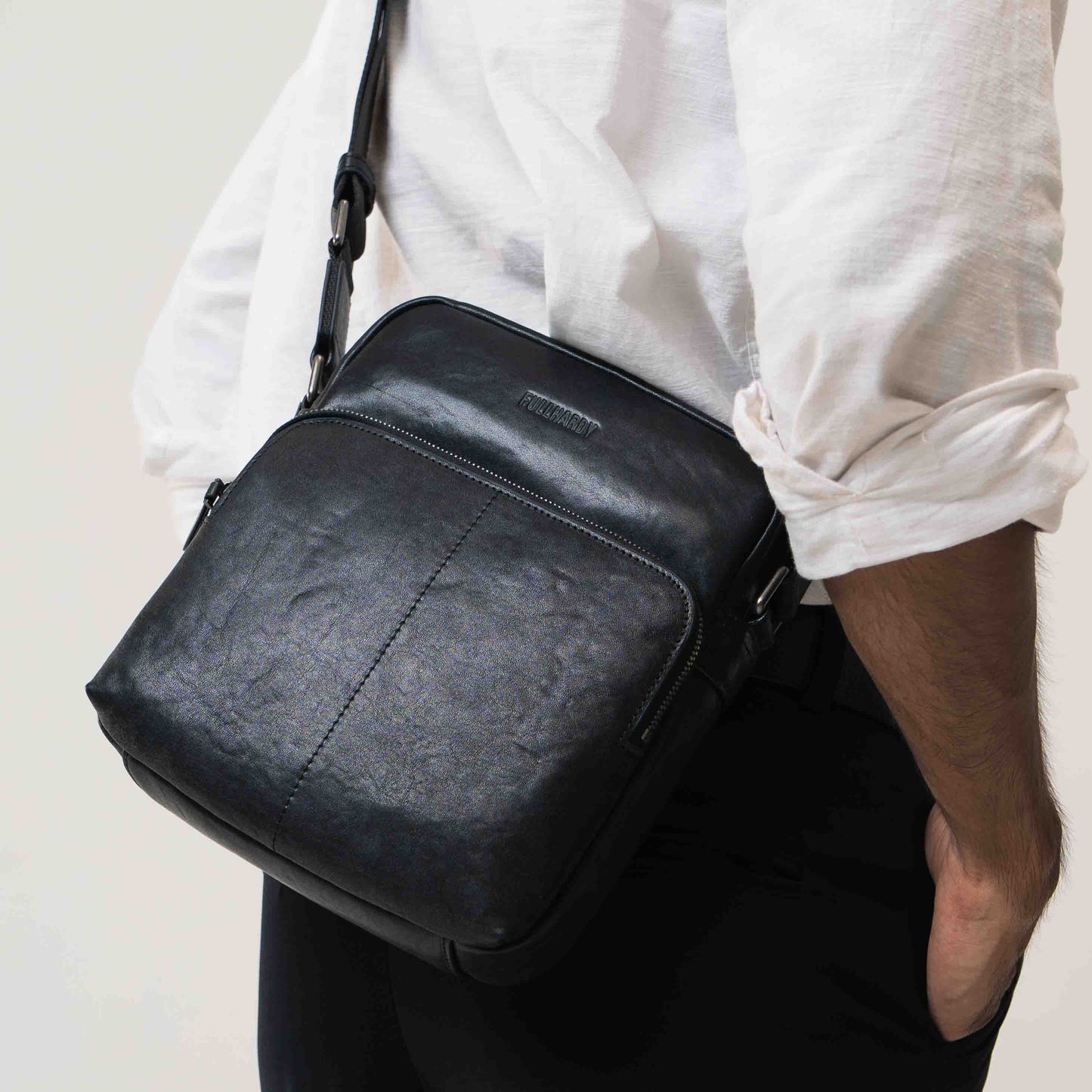 Tas Selempang Kulit - BLSP 26098 BL