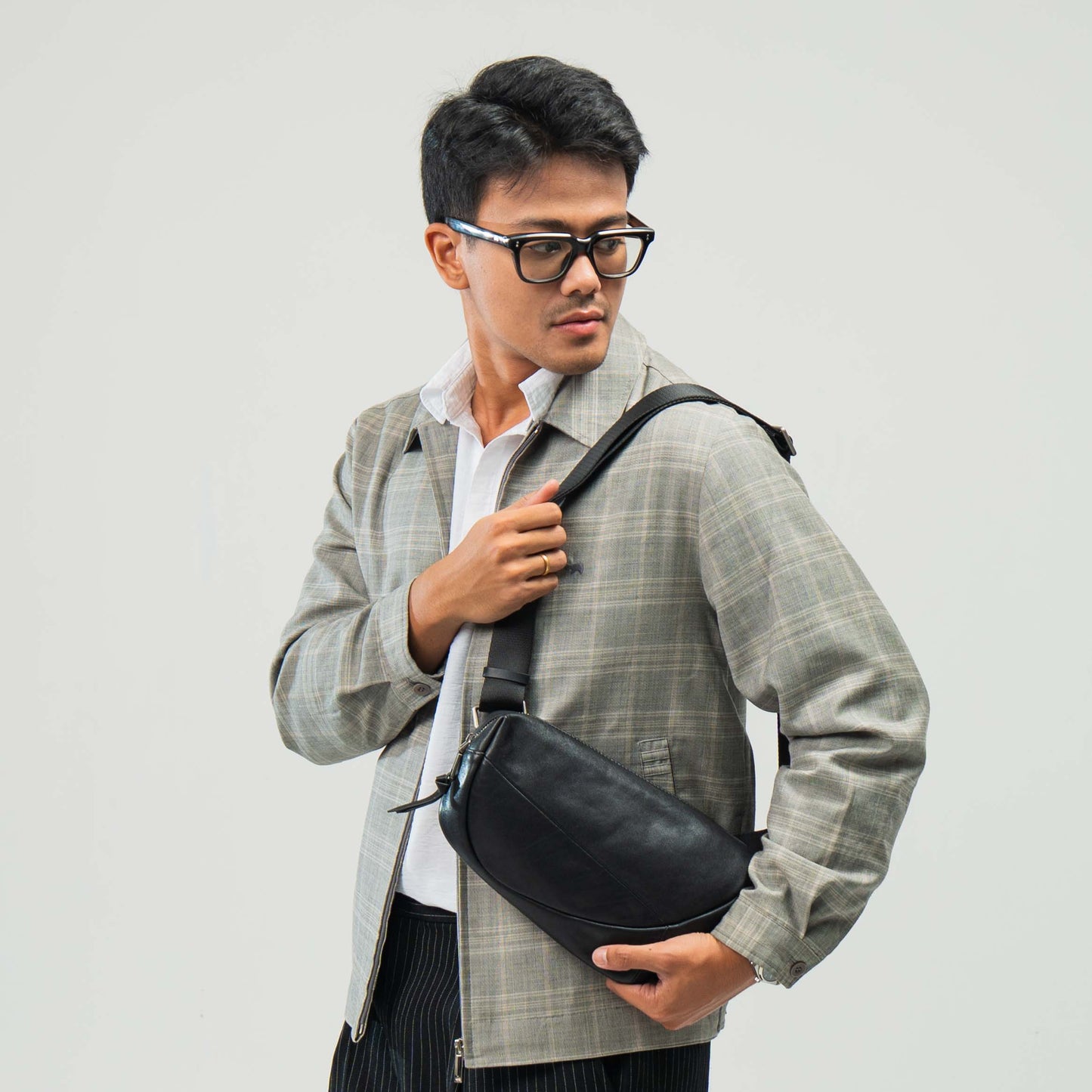 Tas Selempang Kulit - BLSK 6206 BL