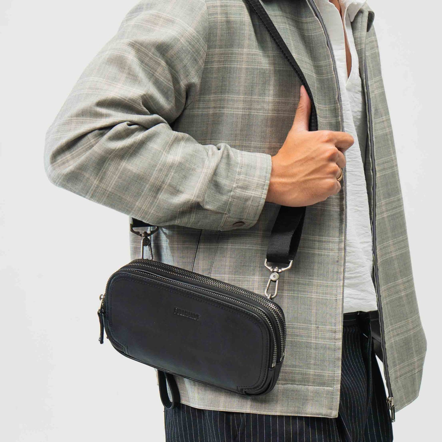 Tas Genggam Pouch Kulit - BLCK 8896 BL