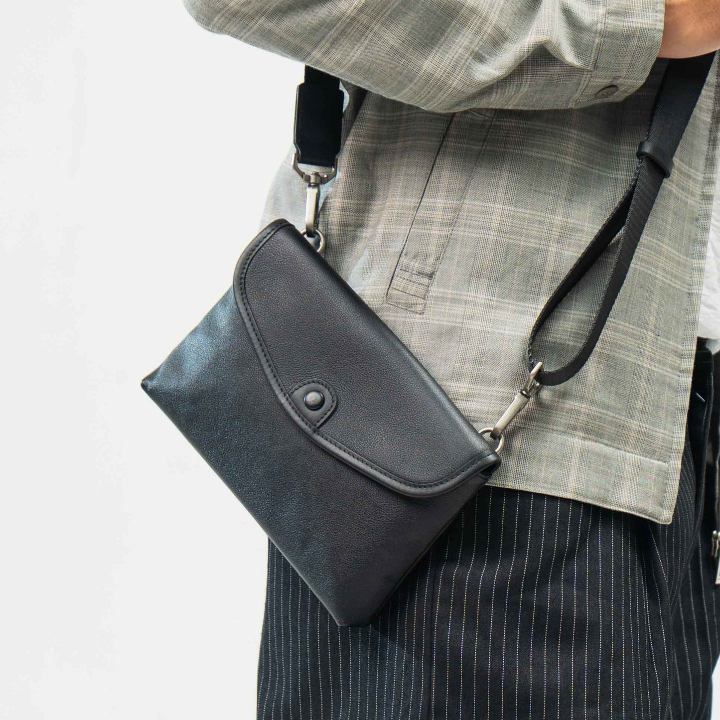 Tas Genggam Pouch Kulit - BLCK A031 BL