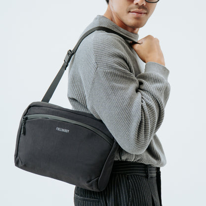 Tas Genggam Pouch Polyester - PLCK 7880