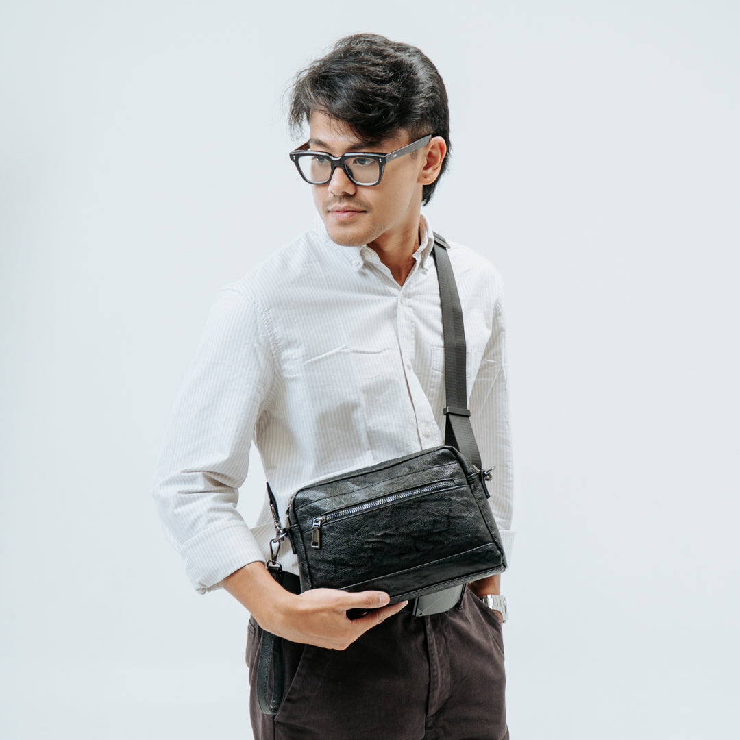 Tas Genggam Pouch Kulit - BYNCK 30685 BL