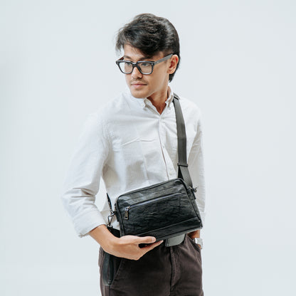 Tas Genggam Pouch Kulit - BYNCK 30685 BL