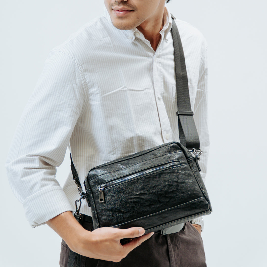 Tas Genggam Pouch Kulit - BYNCK 30685 BL