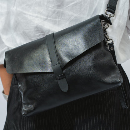 Tas Genggam Pouch Kulit - BLCK 8046 BL