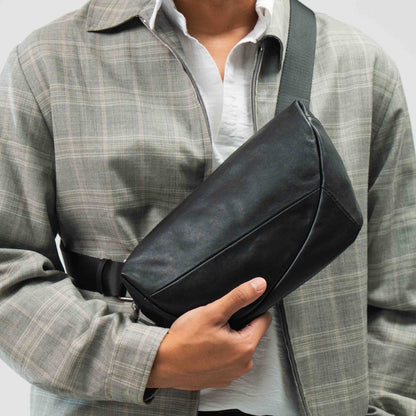 Fullhardy Kuro - Leather Crossbody Bag